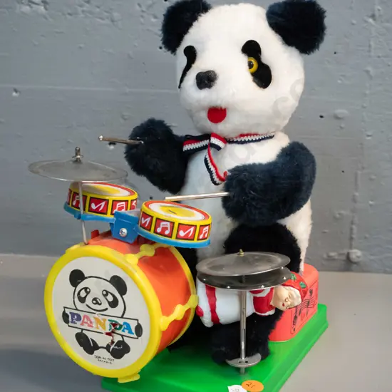 retro battery powered drumming panda toy - untested, but battery compartment clean. Damage to cardboard drum front and