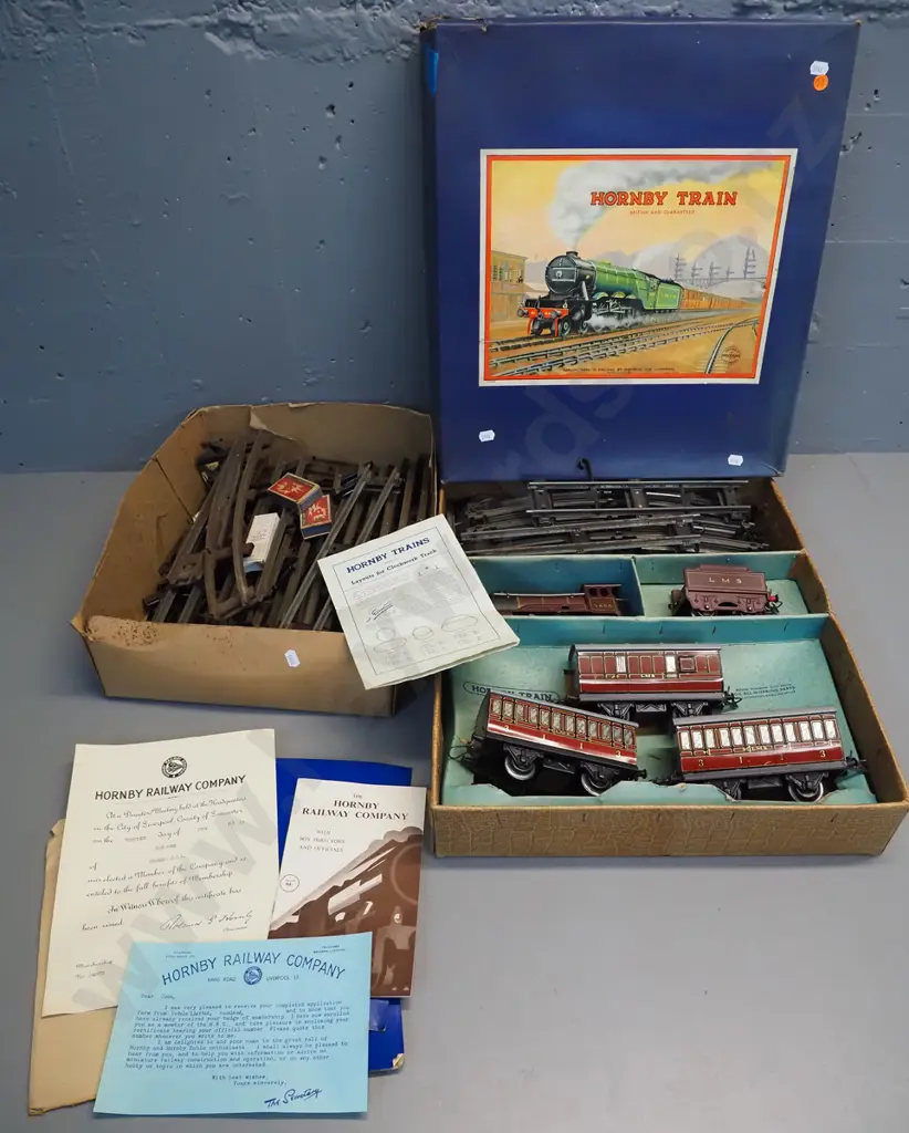 Hornby Gauge O model wind-up locomotive set - Number 501 Passenger Set with extra box of track and a Hornby Railway club Image 1++