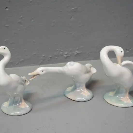 3 small Lladro goose figurines - tallest is H-120