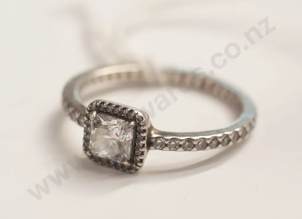 silver cz ring stamped 925 Image 1++