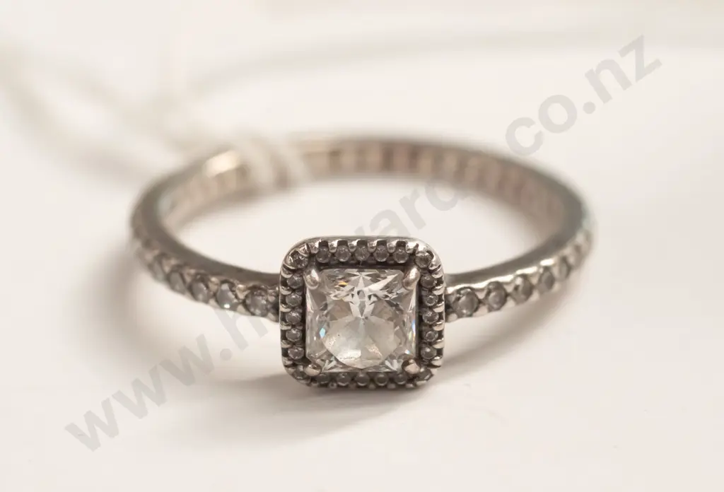 silver cz ring stamped 925 Image 1++