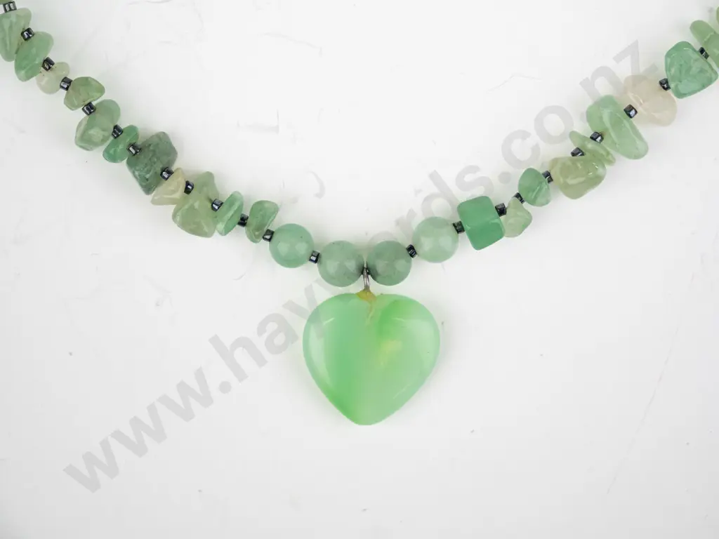 jade heart beaded necklace Image 1++