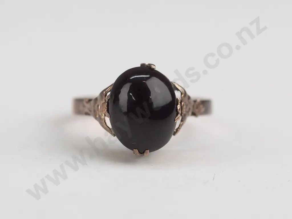 dark stone ring stamped 9ct Image 1++