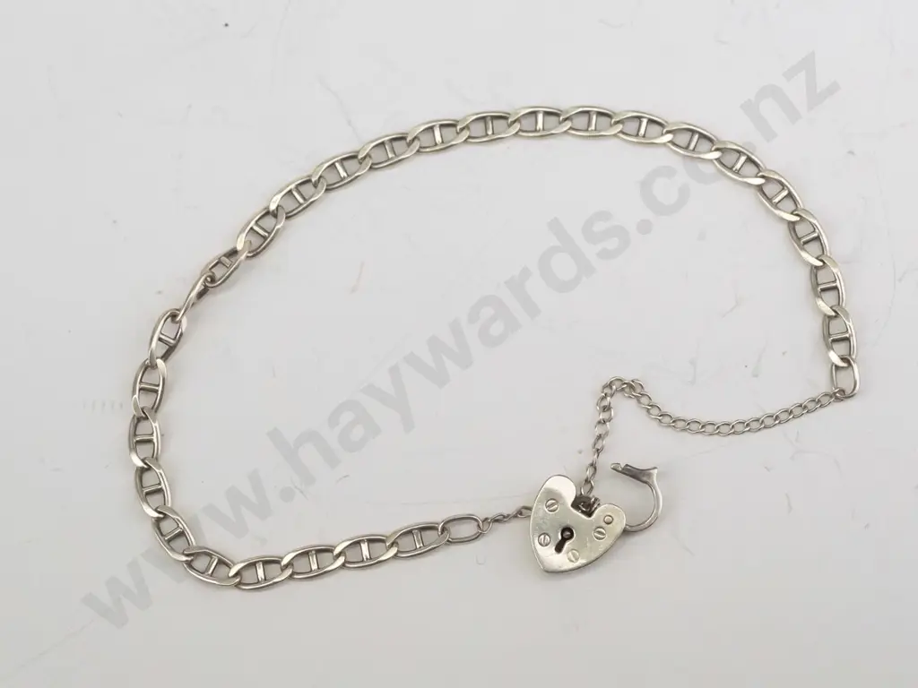 silver bracelet with heart clasp and safety chain stamped 925 Image 1++