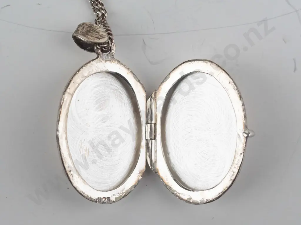 silver locket stamped 925 Image 1++