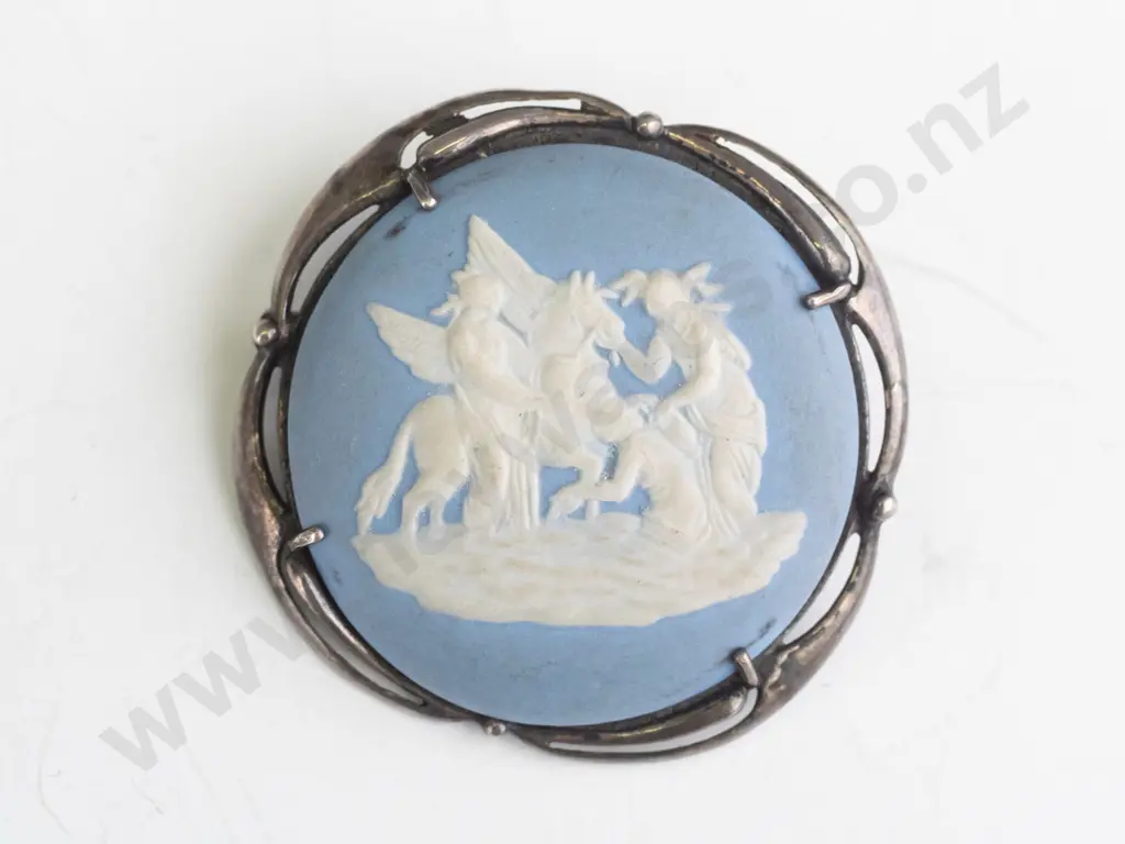 blue cameo brooch stamped silver Image 1++