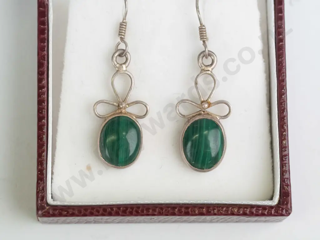 pair of green stone earrings stamped 925 Image 1++