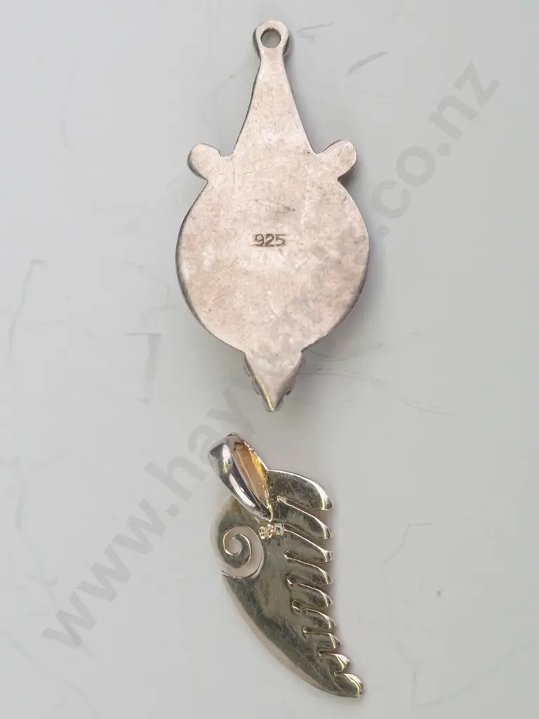 2 silver pendants no chains stamped 925 Image 1++