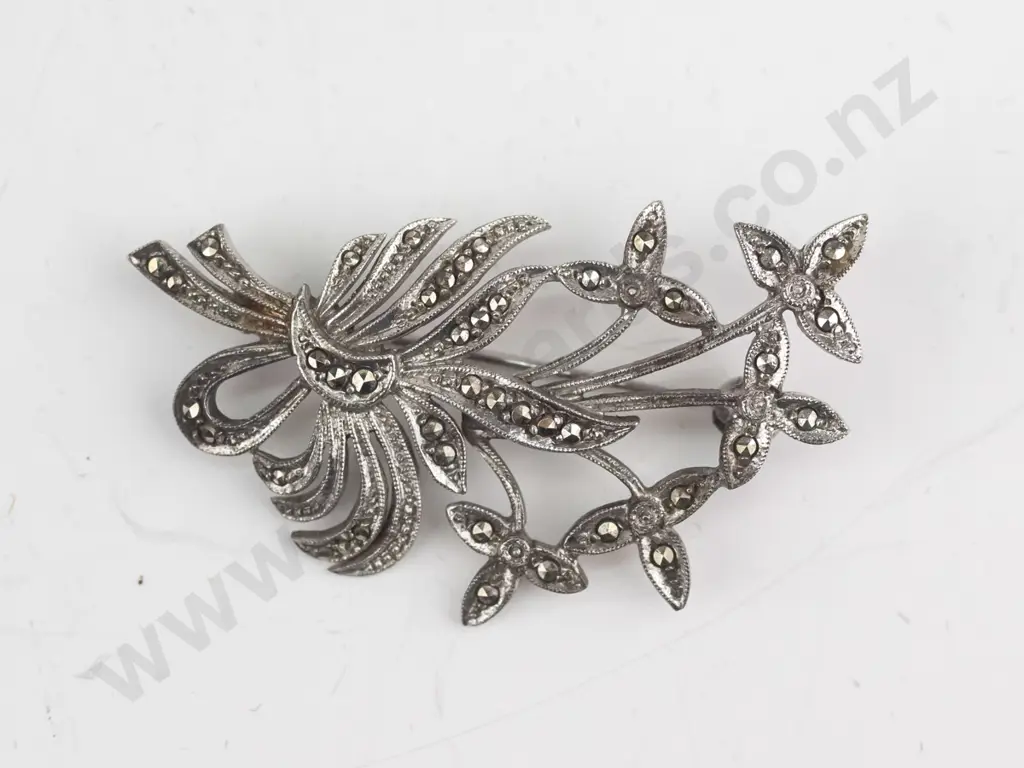 marcasite brooch Image 1++