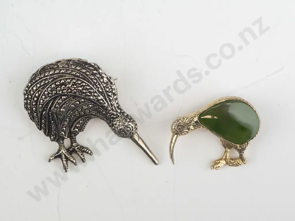 2 kiwi brooches Image 1++