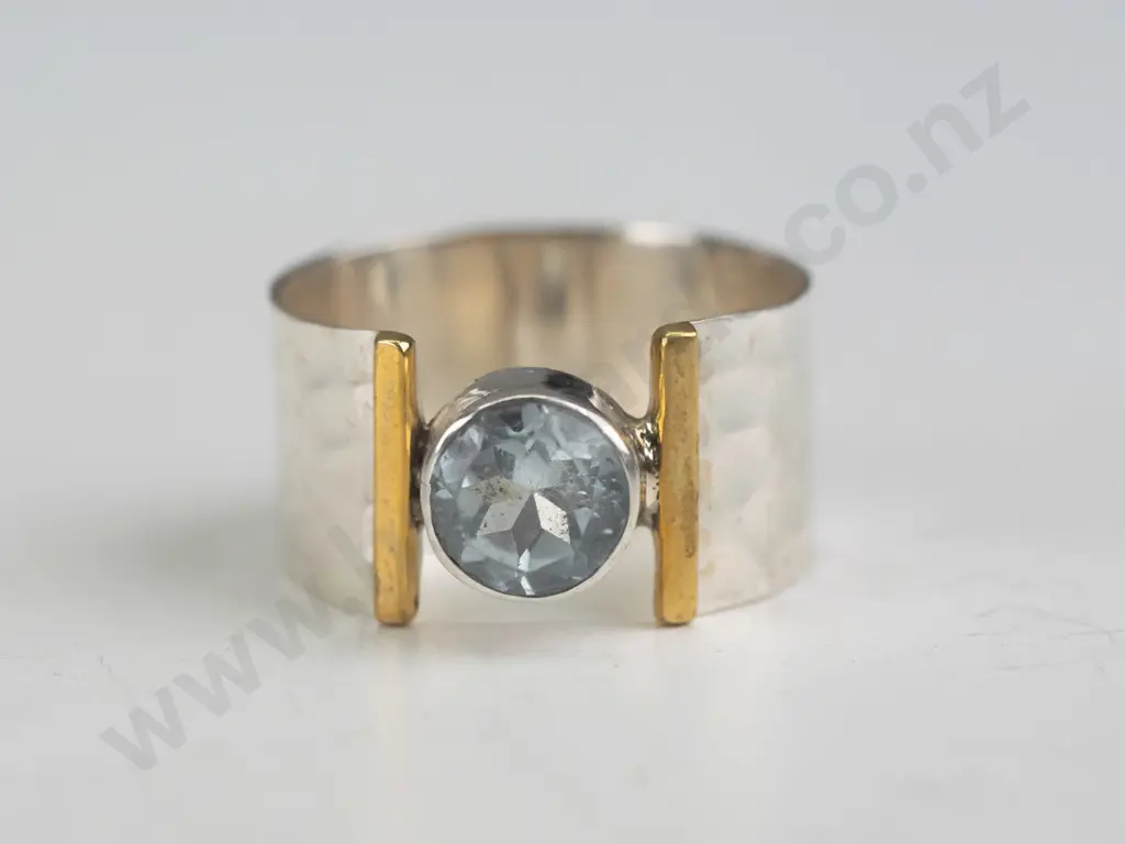 silver ring with light blue stone stamped 925 Image 1++