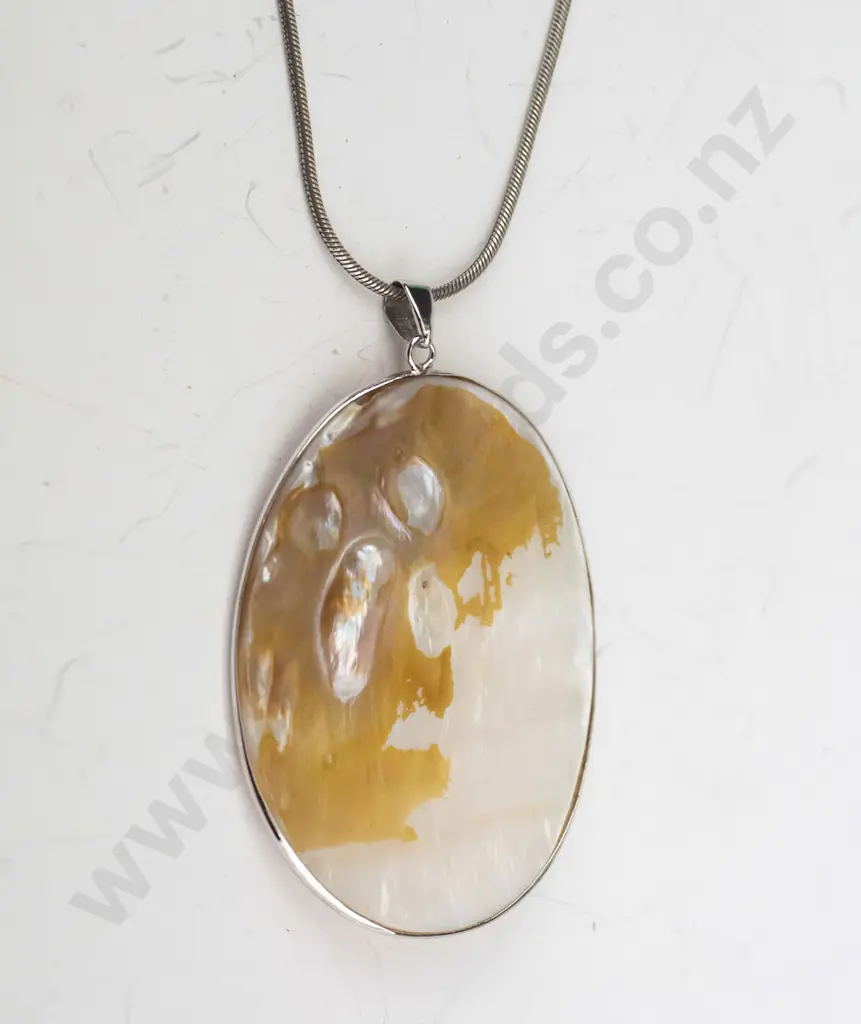 large mother of pearl necklace stamped 925 Image 1++