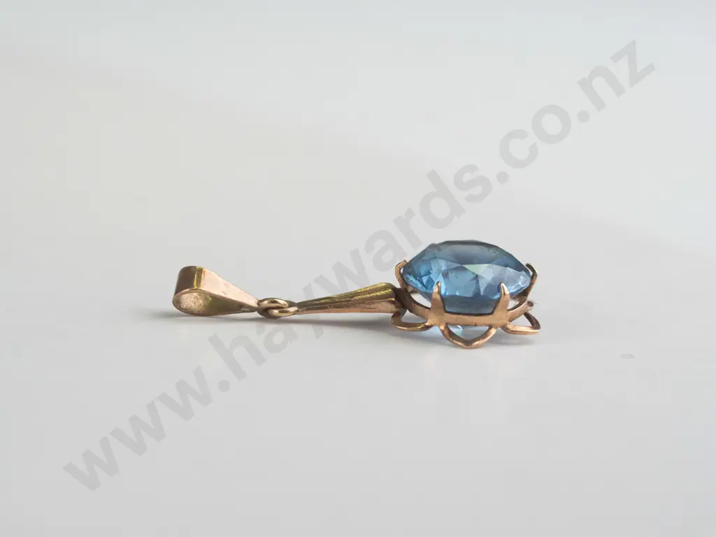 9ct gold drop pendant set with pale blue 11.00 mm round stone 2.2grms Image 1++