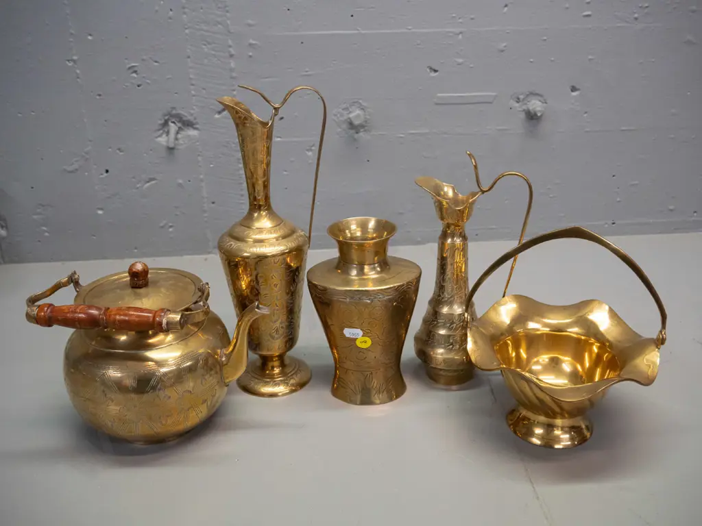 5 etched brass items - 2 jugs, flower vase, basket bowl and teapot with timber handles - jugs marked India, vase marked Image 1++