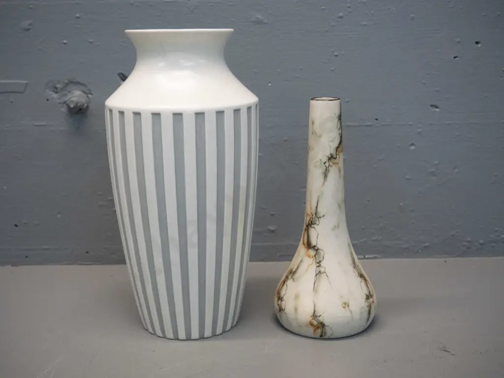 2 vases - fluted Hornsea H-285 D-150 and small matte glaze amphora bottle vase Image 1++