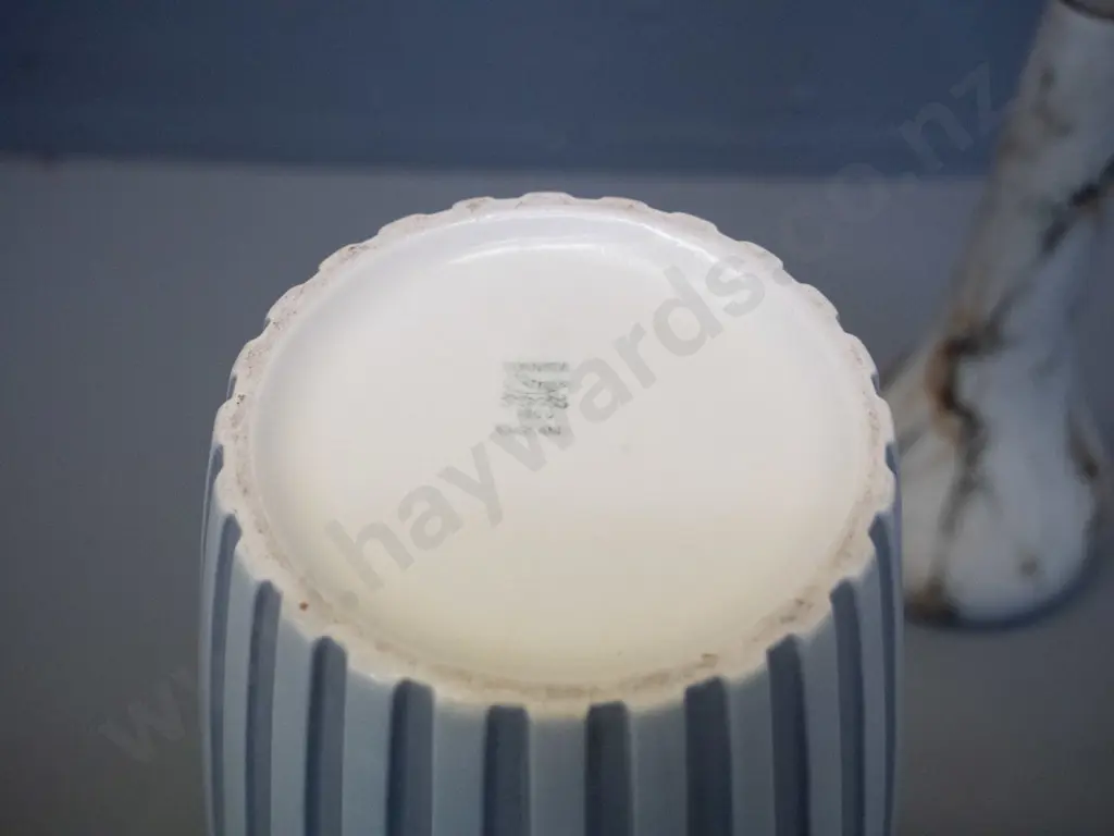 2 vases - fluted Hornsea H-285 D-150 and small matte glaze amphora bottle vase Image 1++