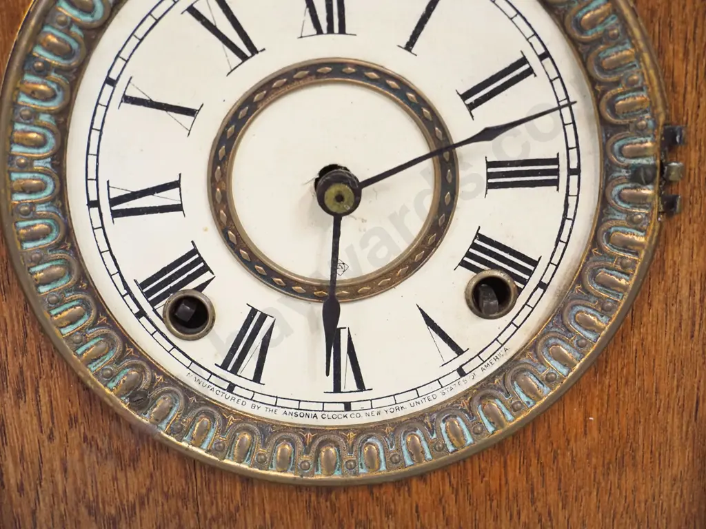 oak cased Ansonia mantel clock with pendulum and key - brass and printed card face, missing glass bezel H480 W360 D125 Image 1++