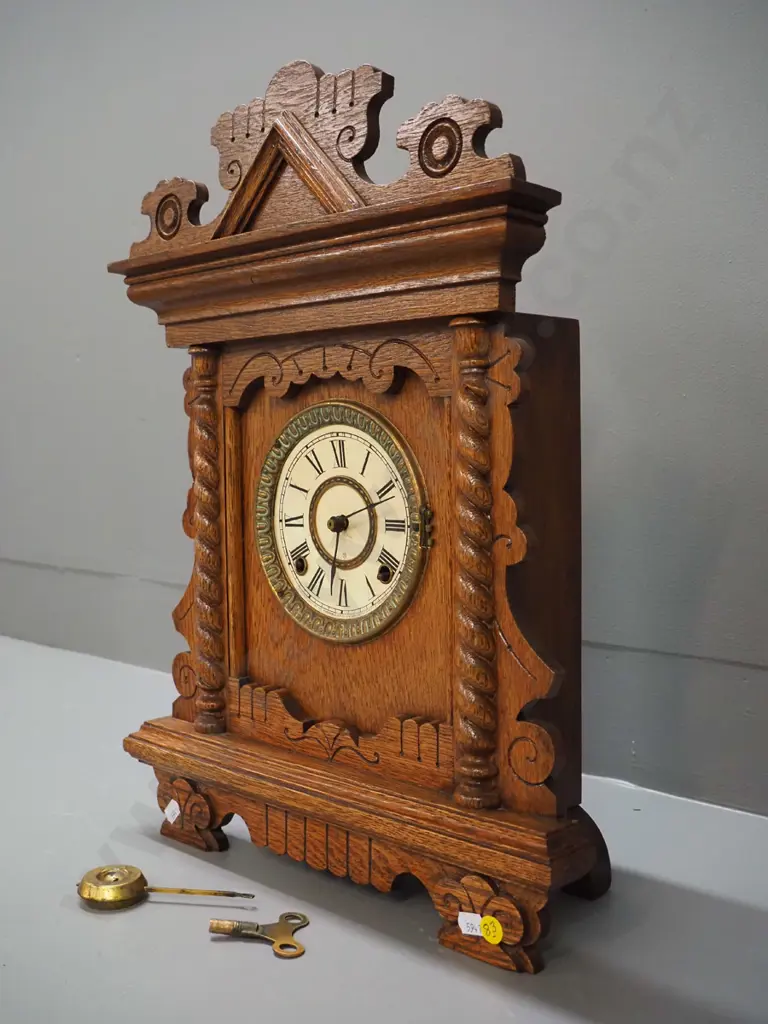 oak cased Ansonia mantel clock with pendulum and key - brass and printed card face, missing glass bezel H480 W360 D125 Image 1++