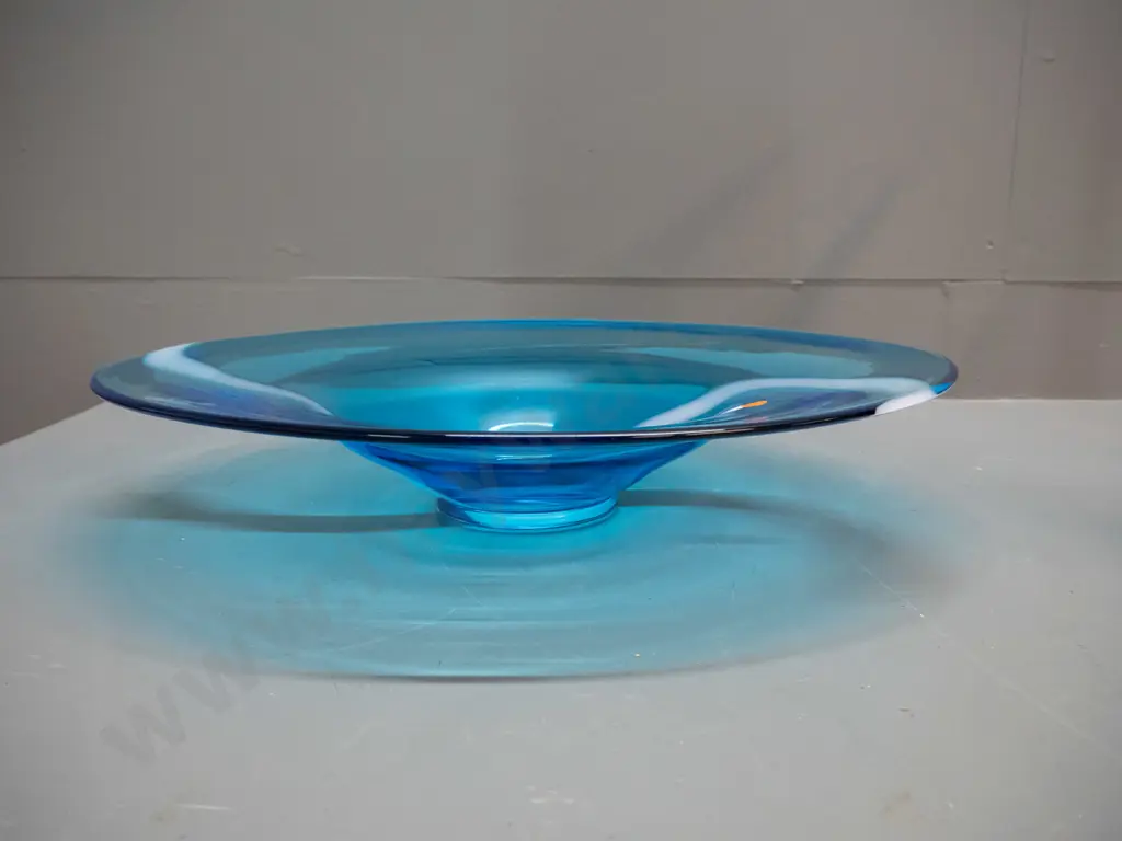 large art glass dish / shallow bowl - blue with white swirl H-95 D-460 Image 1++