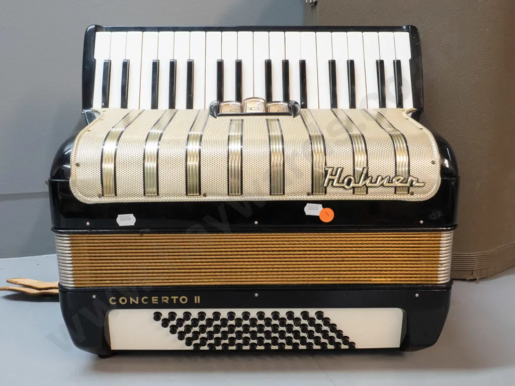 Hohner Concerto II piano accordion with hard case. Accordion W-400 Image 1++