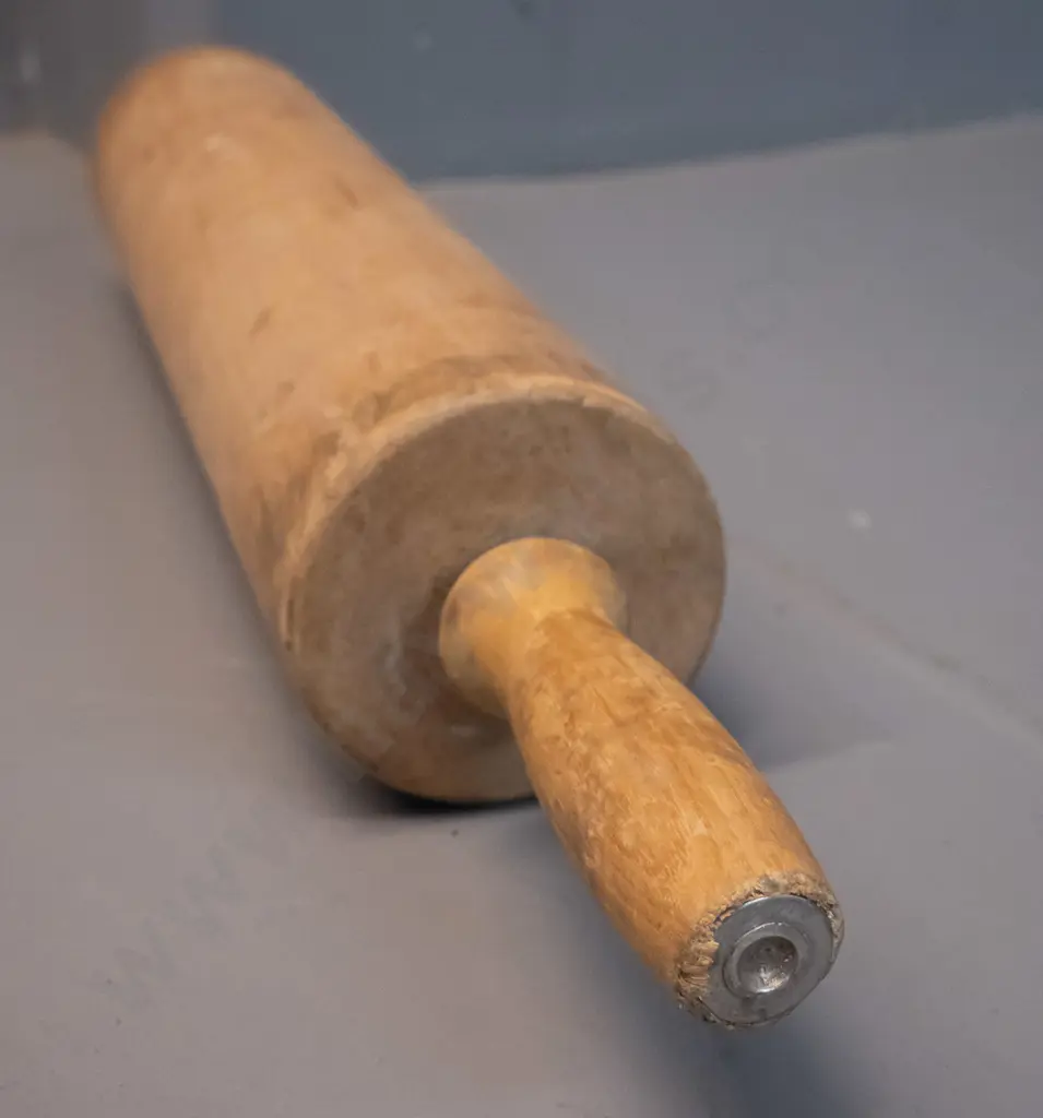 large kauri rolling pin - some scratches and wear L-570 Image 1++