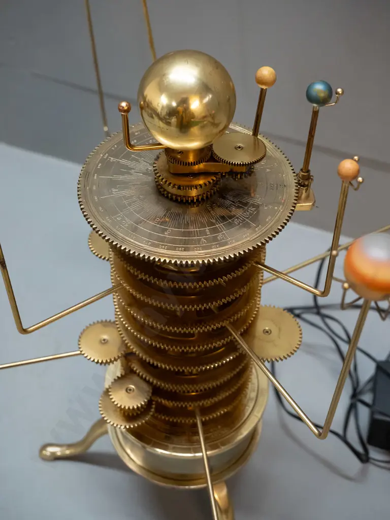 brass mechanical orrery / solar system model with moving planets and moons - with power supply - working. H-360 D-520 Image 1++