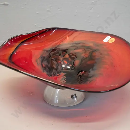 art glass footed bowl - De Flute Rotorua label, Ron van der Vlugt etched on base H-110 D-265