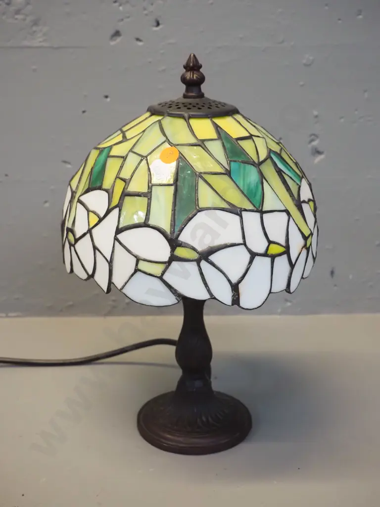 reproduction Tiffany style leadlight table lamp with bronze-finish metal base H-320 Shade D-200 Image 1++