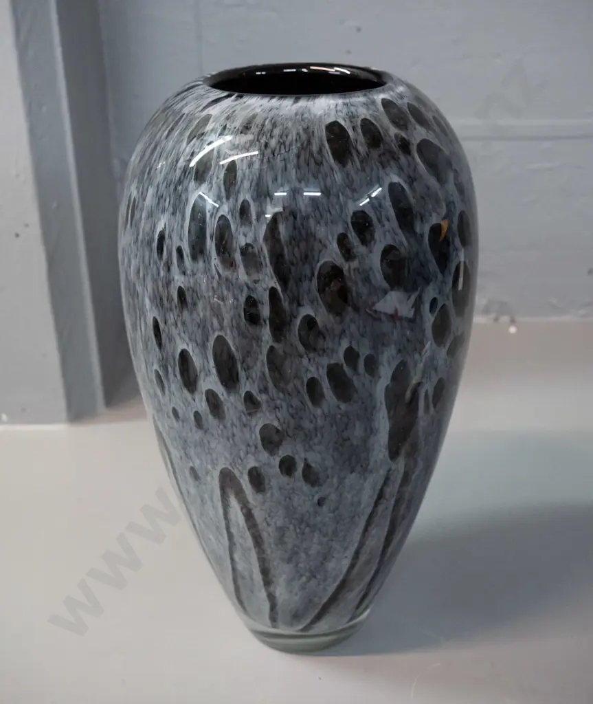 art glass vase - mottled and webbed white over black H-280 D-160 Image 1++