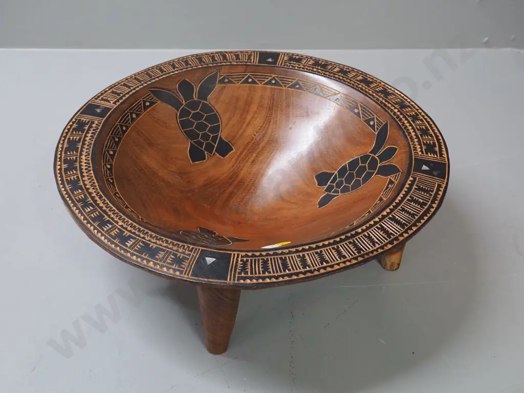 4-legged kava bowl with inlaid abalone and carved turtle motif decoration H-120 D-350 Image 1++