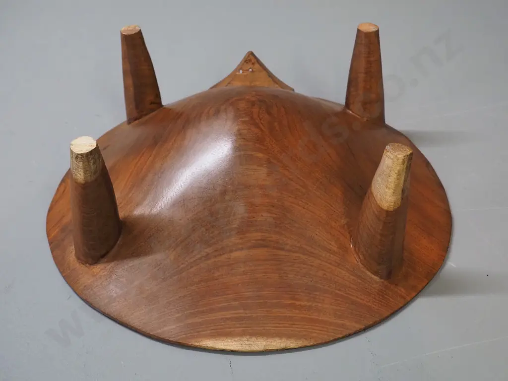 4-legged kava bowl with inlaid abalone and carved turtle motif decoration H-120 D-350 Image 1++