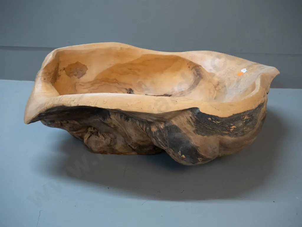 large carved timber bowl with Swiss maker's label - see photo. H-190 L-550 W-430 Image 1++