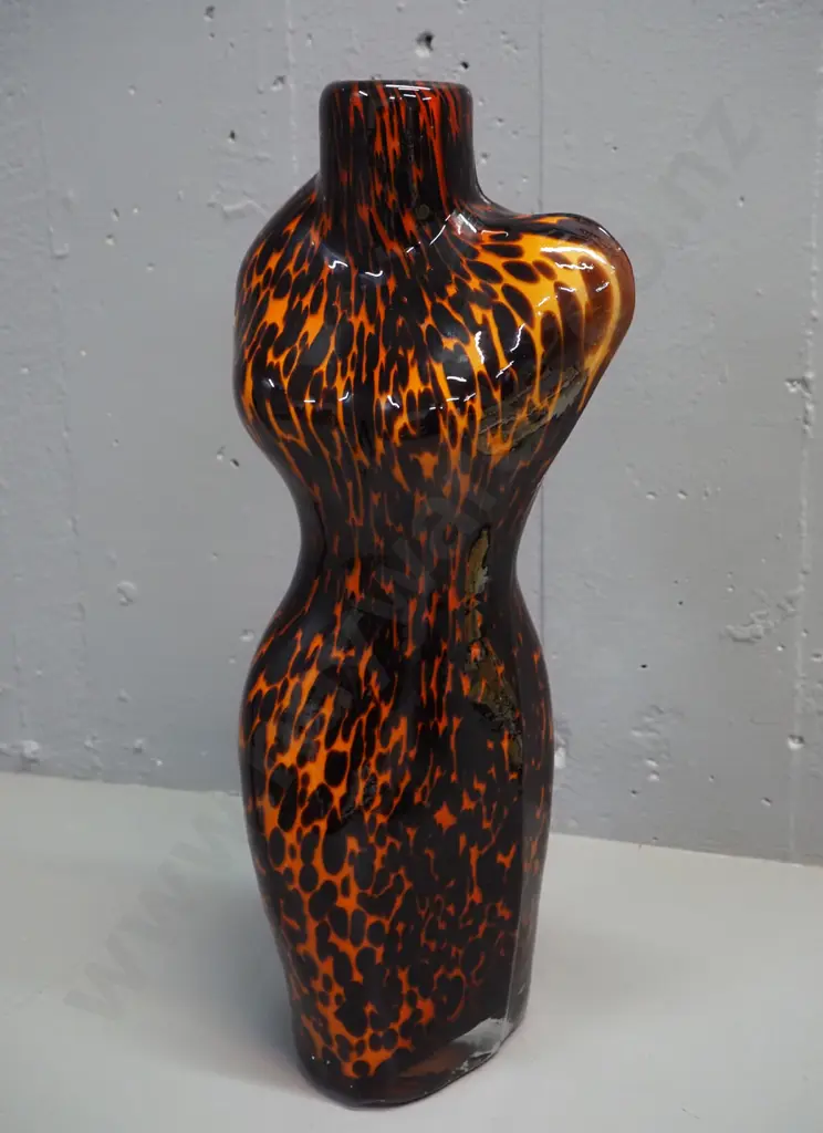 mottled amber and dark red art glass torso vase H-450 Image 1++