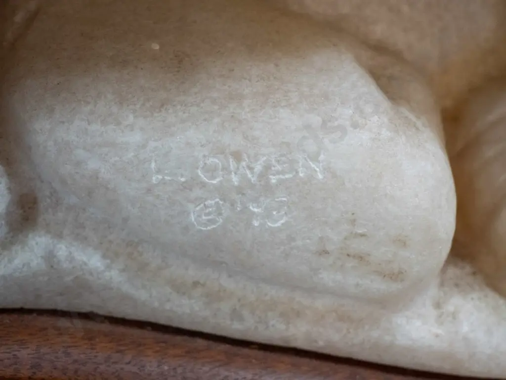 large very & heavy carved travertine marble figure of a bear with salmon, signed L. Owen '93 - a few marks on nose, Image 1++