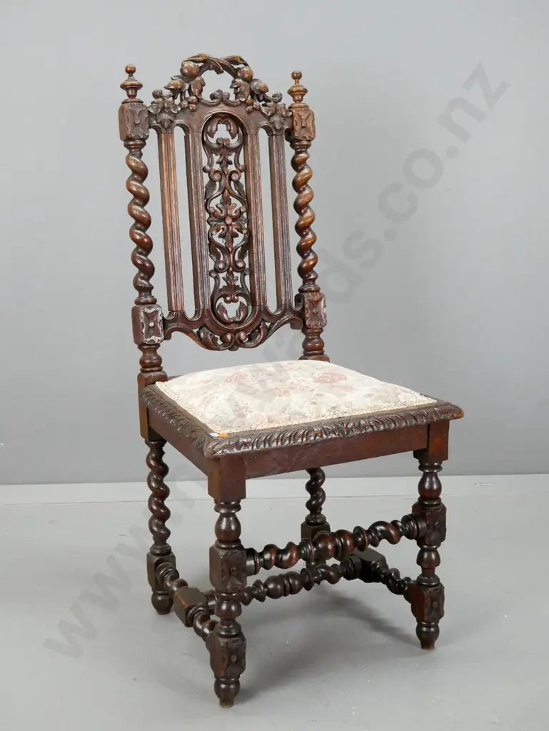Victorian oak Jacobean-style hall chair with foliate carved crest and pierced panel, twist stretcher base and supports, Image 1++