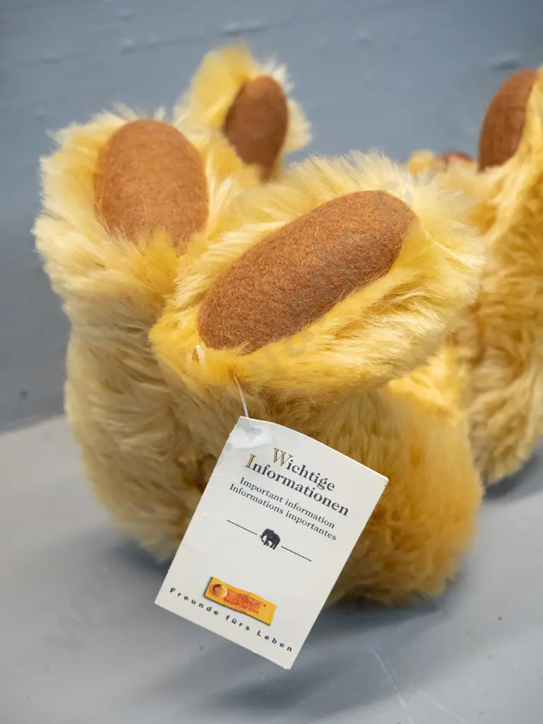 Steiff 2001 edition Danbury Mint mohair teddy bear with tags and metal medallion - sitting H-240 Image 1++