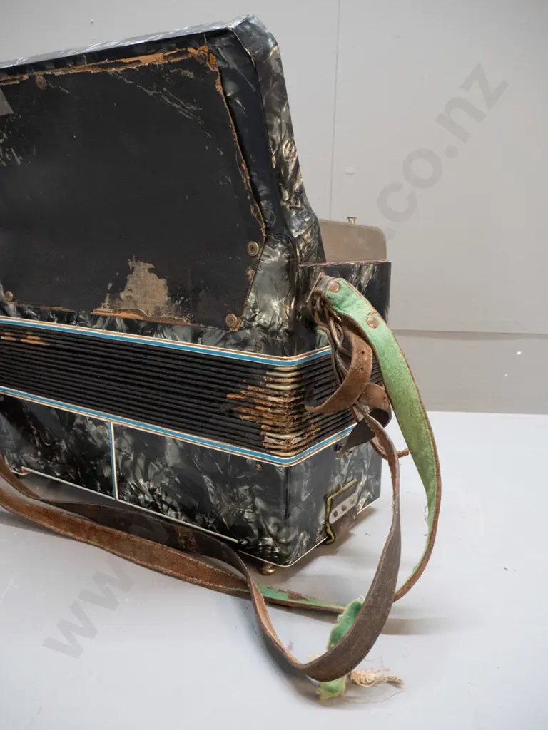 vintage Frontalini Italian compact piano accordion - wear to back, corners of bellows, etc. W-330 Image 1++