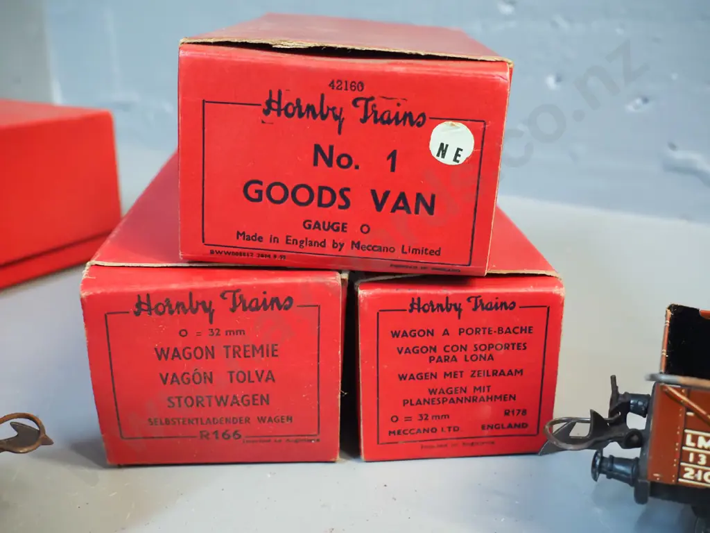 Hornby Gauge O model railway items - wind-up Tank Locomotive Type 101, plus sheet wagon, hopper wagon and No. 1 goods Image 1++