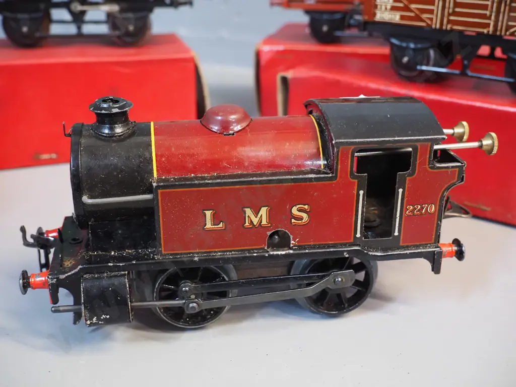 Hornby Gauge O model railway items - wind-up Tank Locomotive Type 101, plus sheet wagon, hopper wagon and No. 1 goods Image 1++