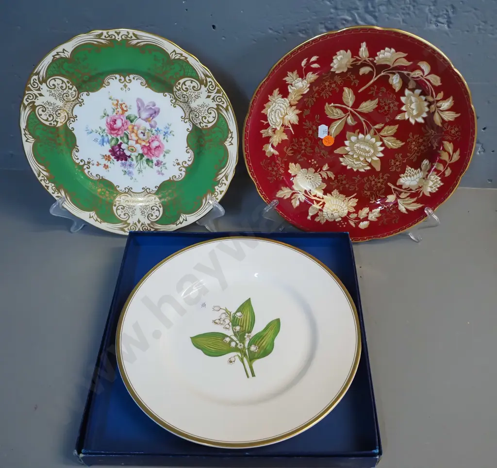 3 English hand-painted cabinet plates - Royal Worcester lily of the valley D-270 with box, Wedgwood (sligh rubbing) and Image 1++