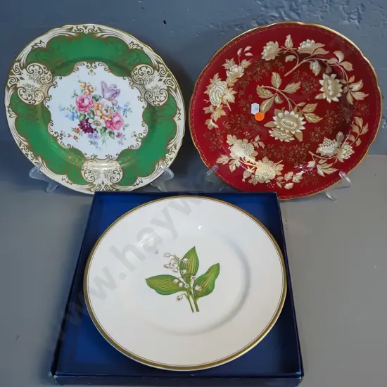 3 English hand-painted cabinet plates - Royal Worcester lily of the valley D-270 with box, Wedgwood (sligh rubbing) and
