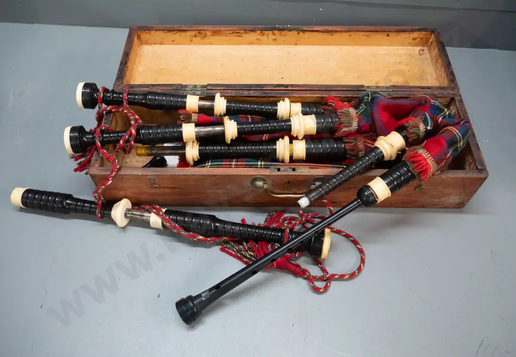 set of bagpipes in pine case with hinged lid - some damage and wear. Case is H-160 W-640 D-180 Image 1++