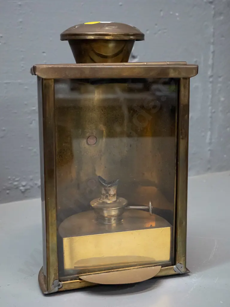 vintage Bartons brass cased lantern with slide-up glass front, folding handles, ceramic wick holder H-220 W-140 Image 1++