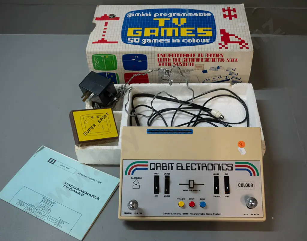 retro Gimini 8600 video game console with one cartridge, power supply and original box - untested Image 1++