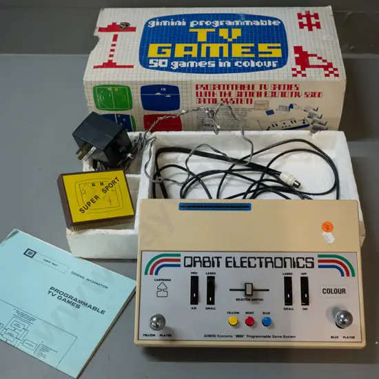 retro Gimini 8600 video game console with one cartridge, power supply and original box - untested