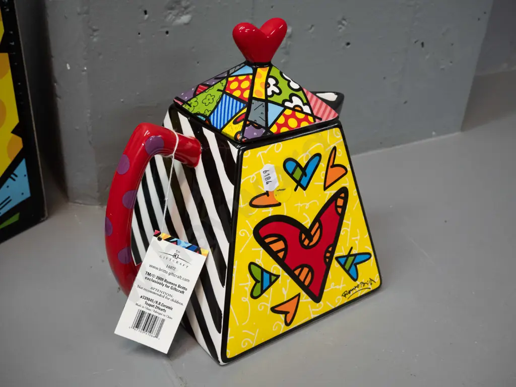 Romero Britto large novelty teapot with original tag and box H-200 L-200 Image 1++