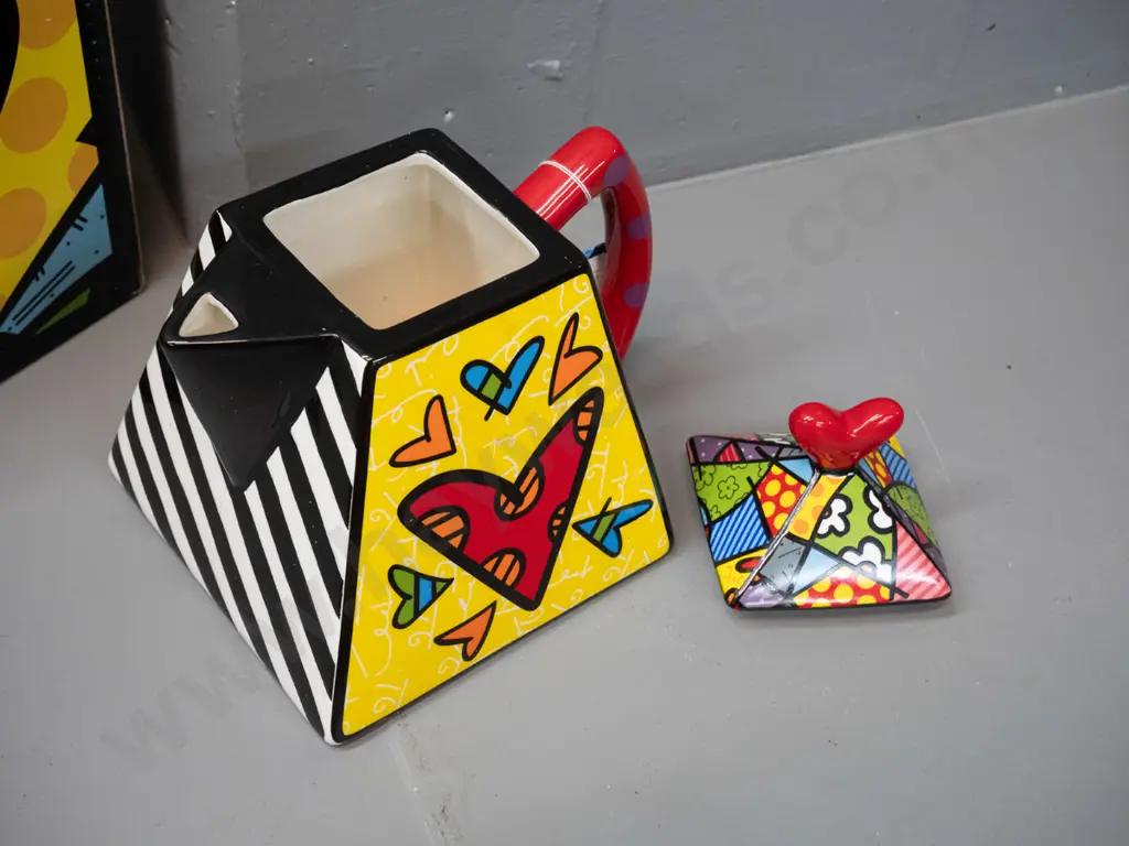 Romero Britto large novelty teapot with original tag and box H-200 L-200 Image 1++