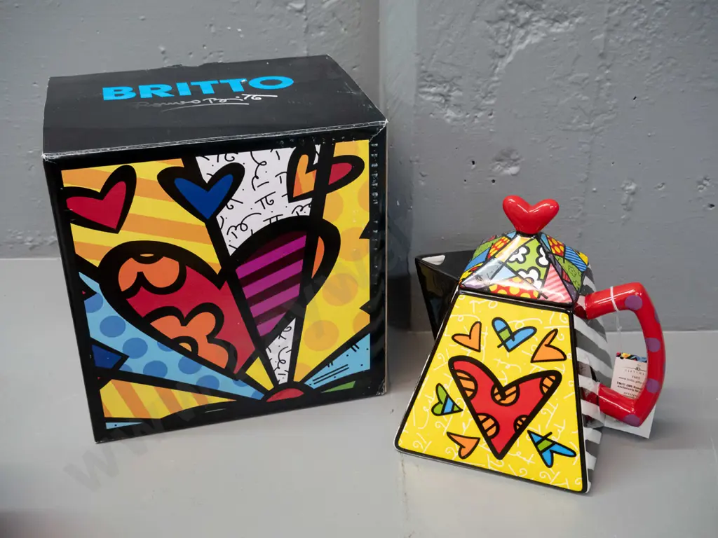 Romero Britto large novelty teapot with original tag and box H-200 L-200 Image 1++