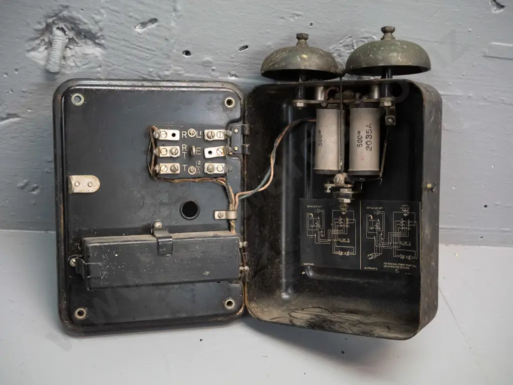 vintage metal wall mount Western Electric telephone bell casing H-230 W-150 Image 1++