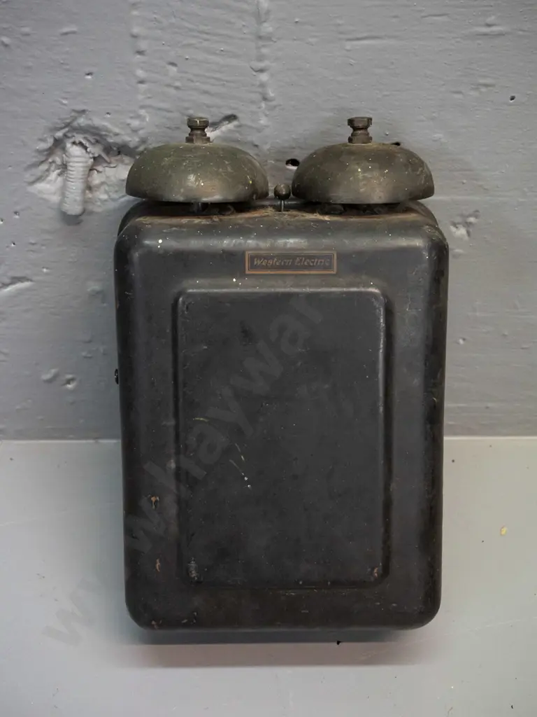 vintage metal wall mount Western Electric telephone bell casing H-230 W-150 Image 1++